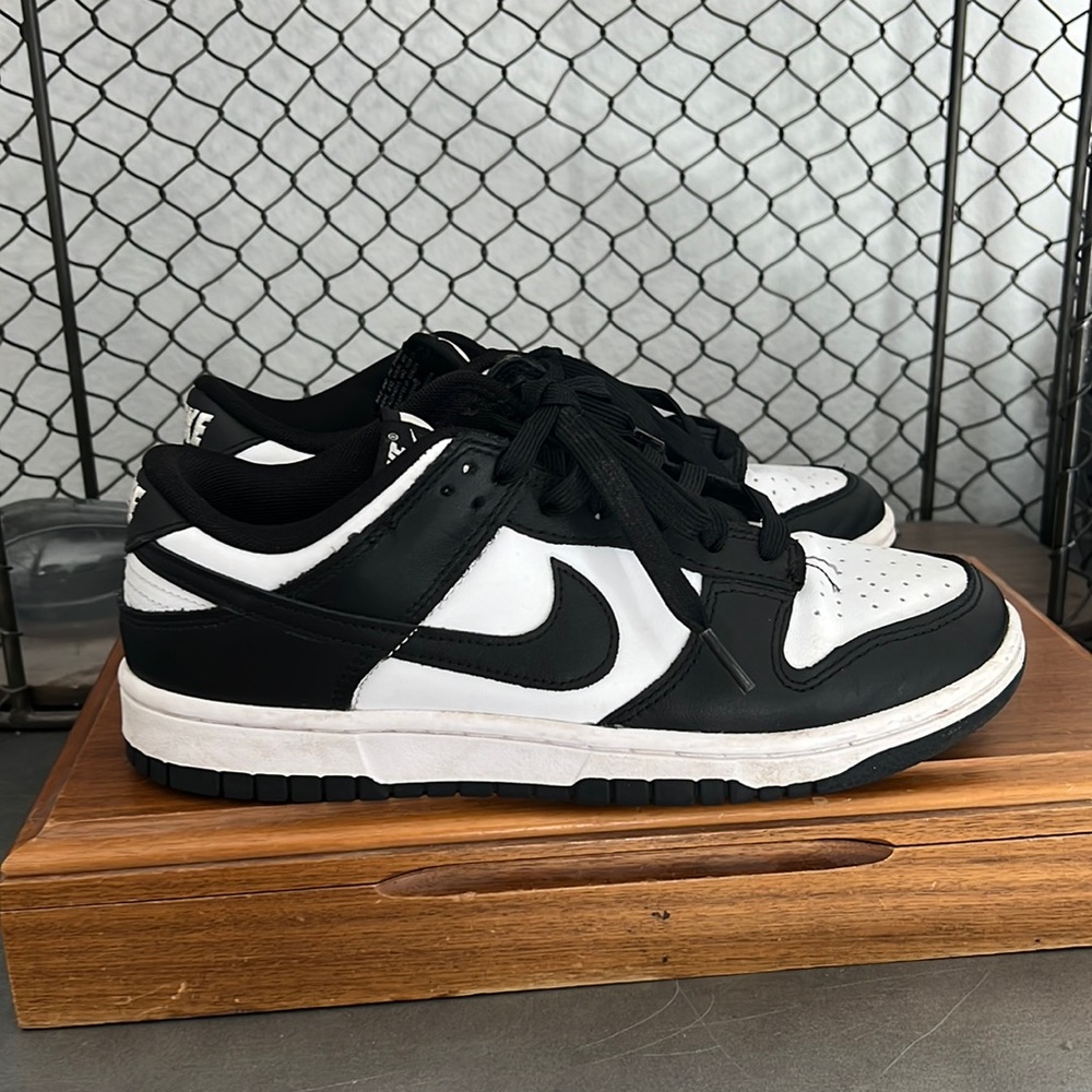 Men’s us size 7 Panda Nike dunks